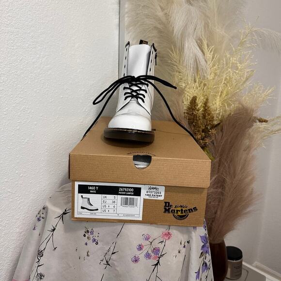 Dr. Martens Patent Lamper White Combat Boots Size 7 Womens - Picture 2 of 10